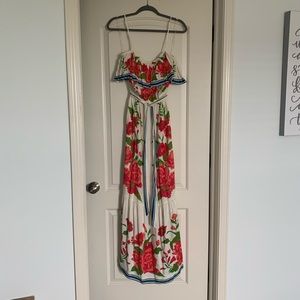 Adorable dress - off the shoulder